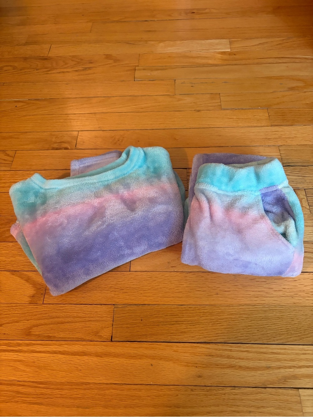 SO Pastel Tie-Dye Plush Lounge Top in Mint, Lavender & Pink
